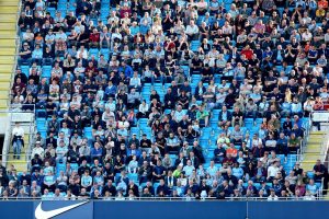 Etihad-stadionin tunnelma kyseenalaistettiin, ja Schmeichel syytti Manchester Cityn faneja siitä, että he eivät olleet tarpeeksi innostuneita